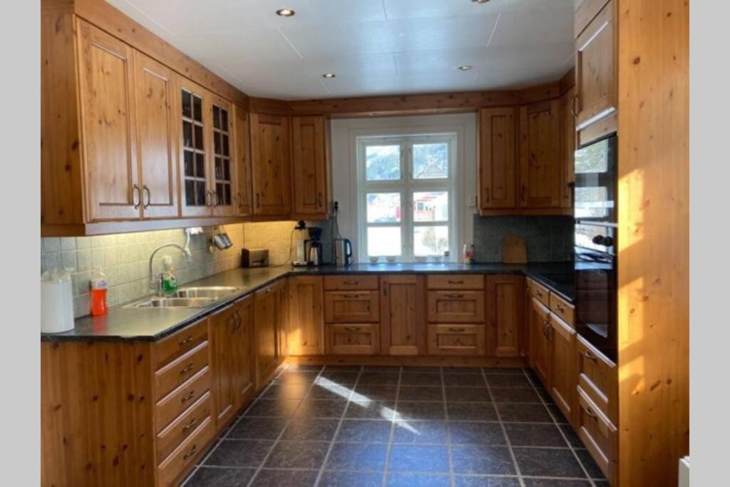 Comfortable House In Quiet Area Luster Экстерьер фото