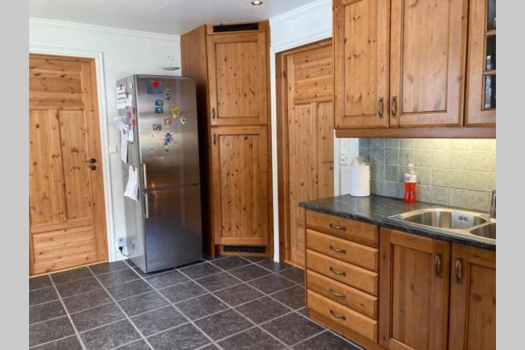 Comfortable House In Quiet Area Luster Экстерьер фото