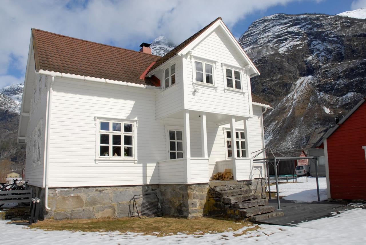 Comfortable House In Quiet Area Luster Экстерьер фото
