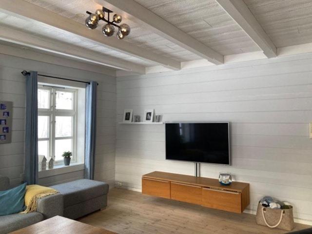 Comfortable House In Quiet Area Luster Экстерьер фото